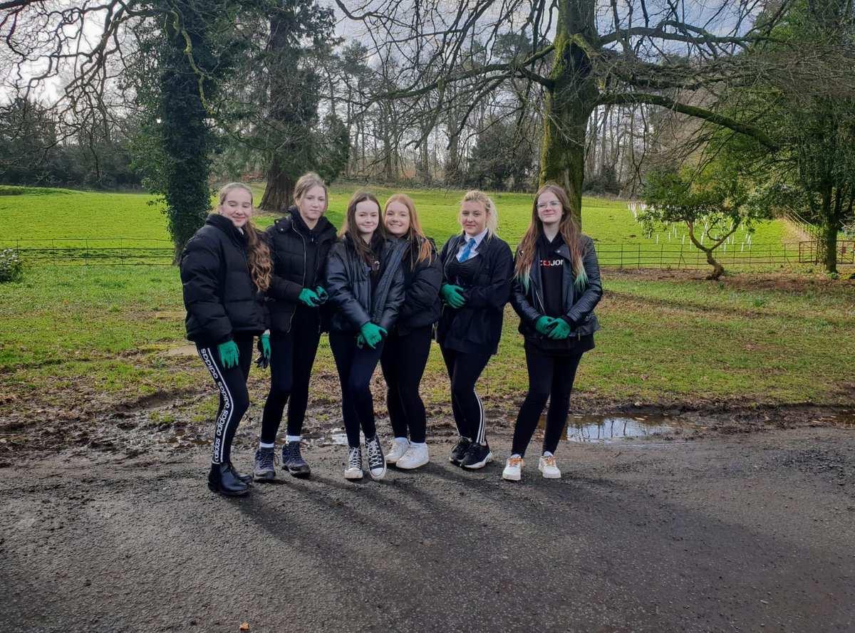 caldersideac's tweet photo. S3 Leaders helping in local Greenhall Park this morning with Friends of Blantyre. #friendsofblantyre https://t.co/uhBp0yI371