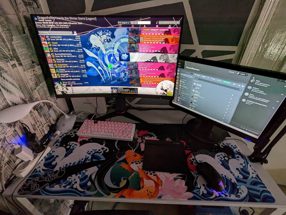 NEW MONITOR LETS FUCKING GO
