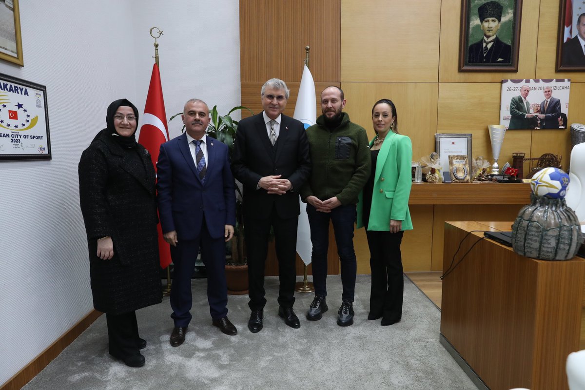 Şehrimizden Milletvekili Aday Adaylığı başvurusunda bulunan Sayın Halime Aykılıç Yeni bizleri ziyaret etti.

Sayın Yeni’nin adaylığının ülkemiz ve şehrimiz için hayırlı olmasını diliyor, nazik ziyaretlerinden ötürü teşekkür ediyorum.