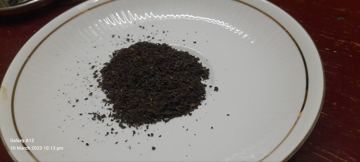 roopak1966's tweet photo. My first experience on having Turkish tea made in the Turkish way with their brewing set. Upper part is demlik and bottom part is çaydanlık. The upper part is used for tea infusion (strong) while the bottom part is used for hot (boiled) water. Brew it for 15 minutes. #Turkeytea https://t.co/N8ifPUrnSX