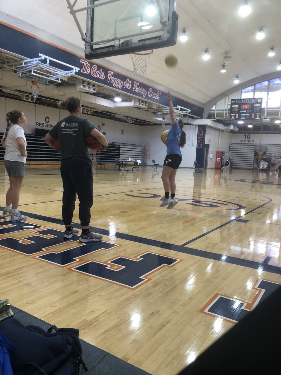 TracyDalton03's tweet photo. These girls are working hard during off season. Getting ready to be a future Grainger Grizzly!! https://t.co/hx3Pof5ACX