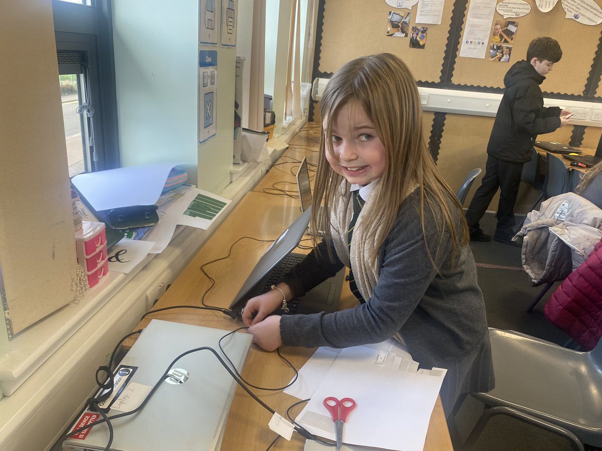 staloysiuspri's tweet image. Our #DigiLeaders are hard at work making our Digi-Den more accessible and user-friendly for pupils and staff. @NLDigitalSchool #Teamwork #DigitalLearners