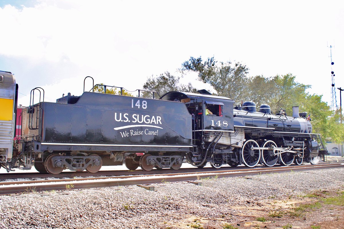 tommy4trains's tweet photo. #railway #railroad #train #trainspotter #railfan #trainphotography #railroadphotography #railwayphotography #unitedstatessugarcorporation #southcentralfloridaexpress #sugarexpress #southernrailway #passengertrain #lakeplacid #florida https://t.co/rCyIXYQdkC