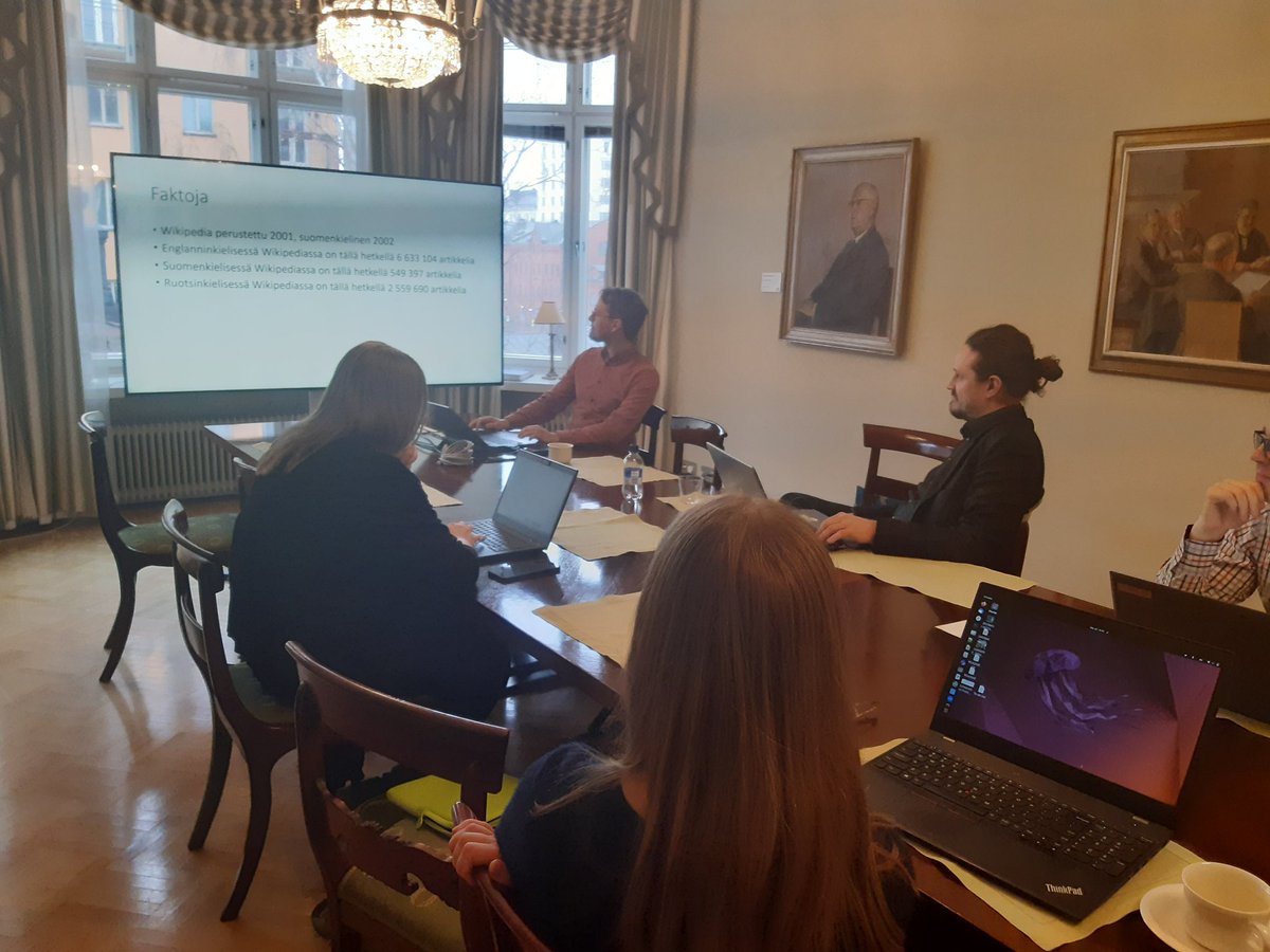 Olisi tärkeää, että tutkijat tarkistaisivat, päivittäisivät ja kirjoittaisivat #Wikipedia‐artikkeleita. <a href="/yaf_fi/">Nuorten Tiedeakatemia - Young Academy Finland</a> n jäseniä Wikipedian saloihin edit‐a‐thonissa perehdyttää Ilari Aalto <a href="/MullanAlta/">Ilari Aalto</a> 
#akatemiaklubi