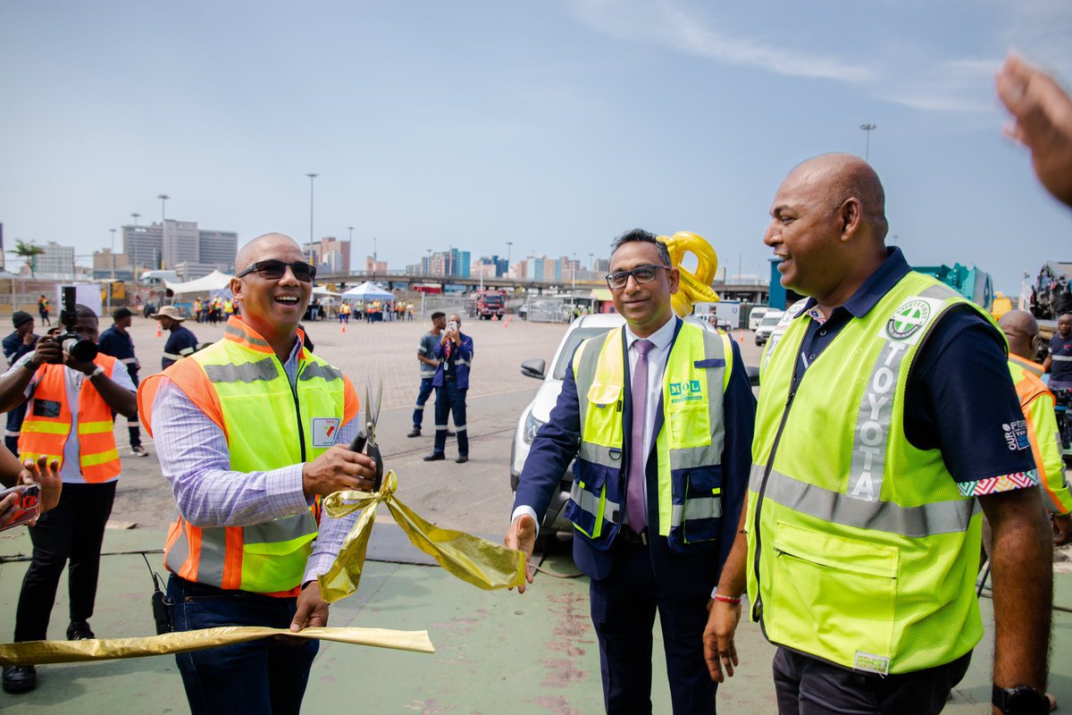 TPT_Transnet's tweet photo. 🚀 We're over the moon with excitement as we hit the 600,000th automobile mark at Durban RoRo! A big thank you to our amazing team and customers for their unwavering support. Let's keep up the great work together! #TPTAtWork #SeriousAboutService https://t.co/6sakMj1KPA