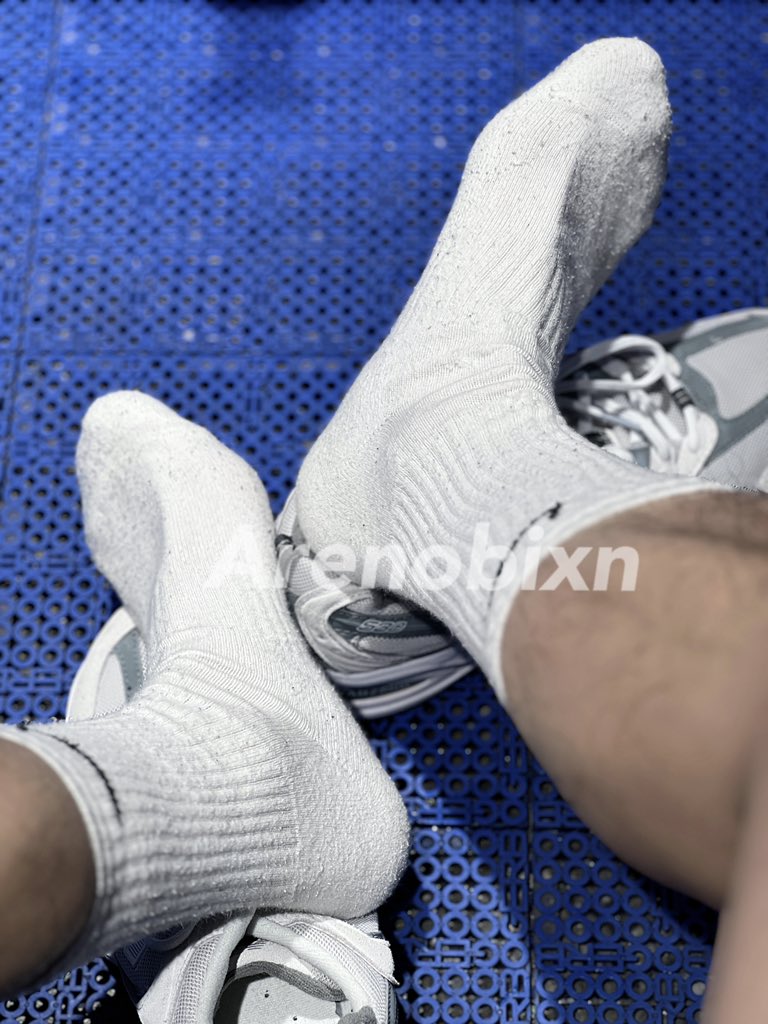 Arenobixn's tweet photo. After gym #白袜 https://t.co/1rQcMjq39k