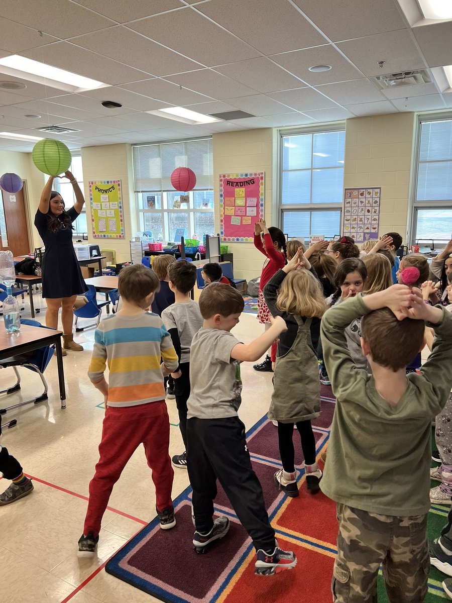 MrsTerwoord's tweet photo. @LkwdGrant kindergarten students had the best time learning all about weather from the best, @KellyDWeather! https://t.co/HoziwWXuYf