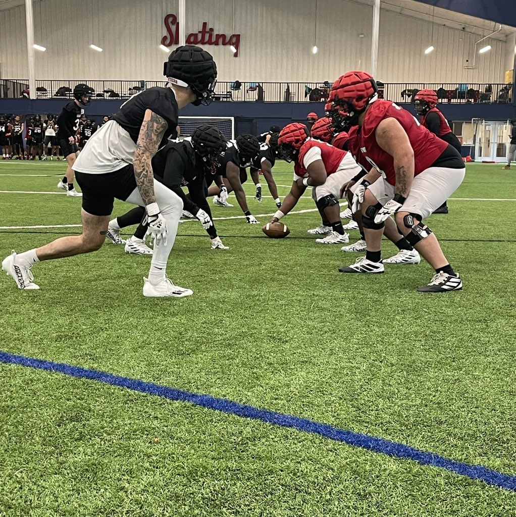 DU_Football's tweet photo. Spring ball in motion 🏈

#DUFB23🐾 | #SpotTheBall https://t.co/Wnd4IYGwTu