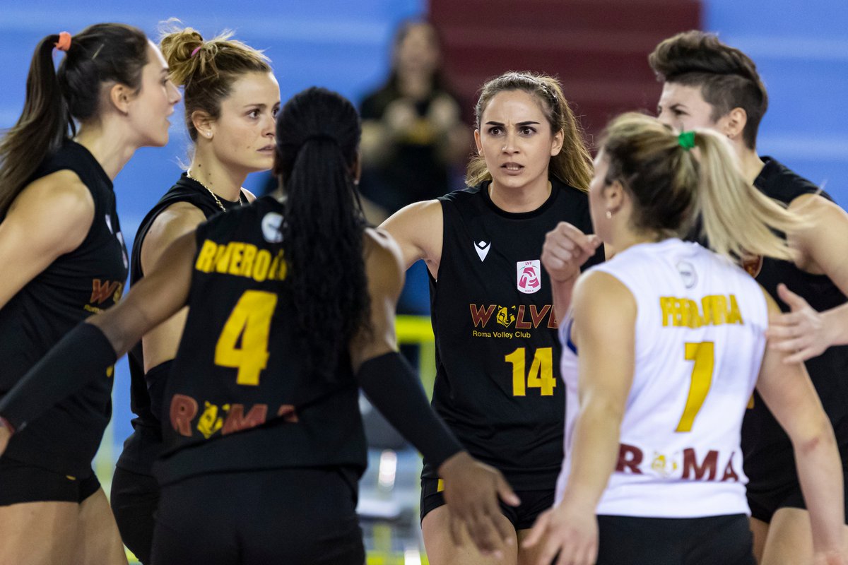 marybiancaoff's tweet photo. Roma Volley Club 2-3 Valsabbina Millenium Brescia
(25-15; 23-25; 25-10; 23-25; 13-15)

[Foto LVF]

#marikabianchiniofficial #STG #lasquadradiroma #TheSpiritoftheWolves https://t.co/osdwc16jip