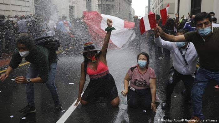 markvitooficial's tweet photo. Si el Congreso desafora a Roberto Sánchez entraría un personaje que se pasó marchando a favor del Cierre del Congreso, Gahela Cari.

Otro ejemplo de hipocresía de la izquierda de Nuevo Perú, al final aceptará el cargo pq sabe lo que es vivir del dinero del estado. https://t.co/i1hK8qmWKg