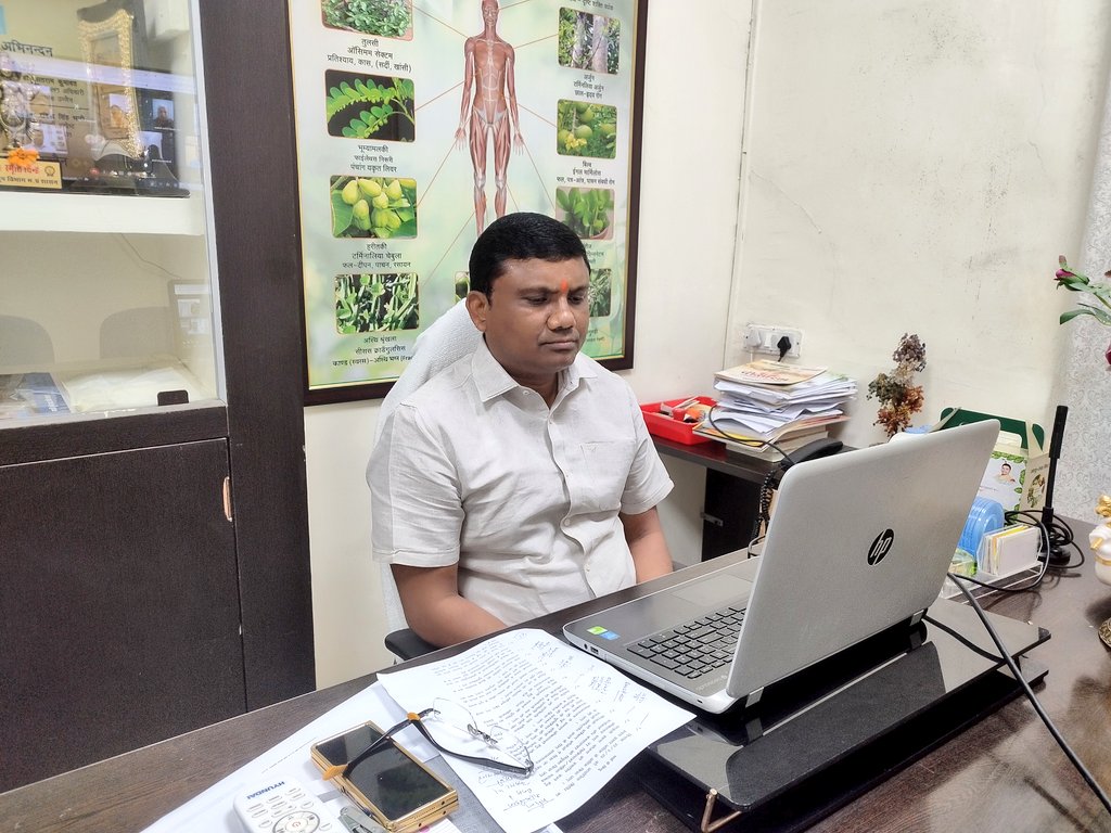 महिला सशक्तिकरण दिवस के उपलक्ष्य में "आयुष स्वस्थ नारी सशक्त नारी" के तहत प्रदेश के सभी जिलों में 23 मार्च को #आयुष विभाग द्वारा महिला स्वास्थ्य शिविर का आयोजन किया जा रहा है। शिविर की तैयारियों के संबंध में आज VC के माध्यम से बैठक की। एवं अधिकारियों को जरूरी निर्देश दिए।
#Ayush
