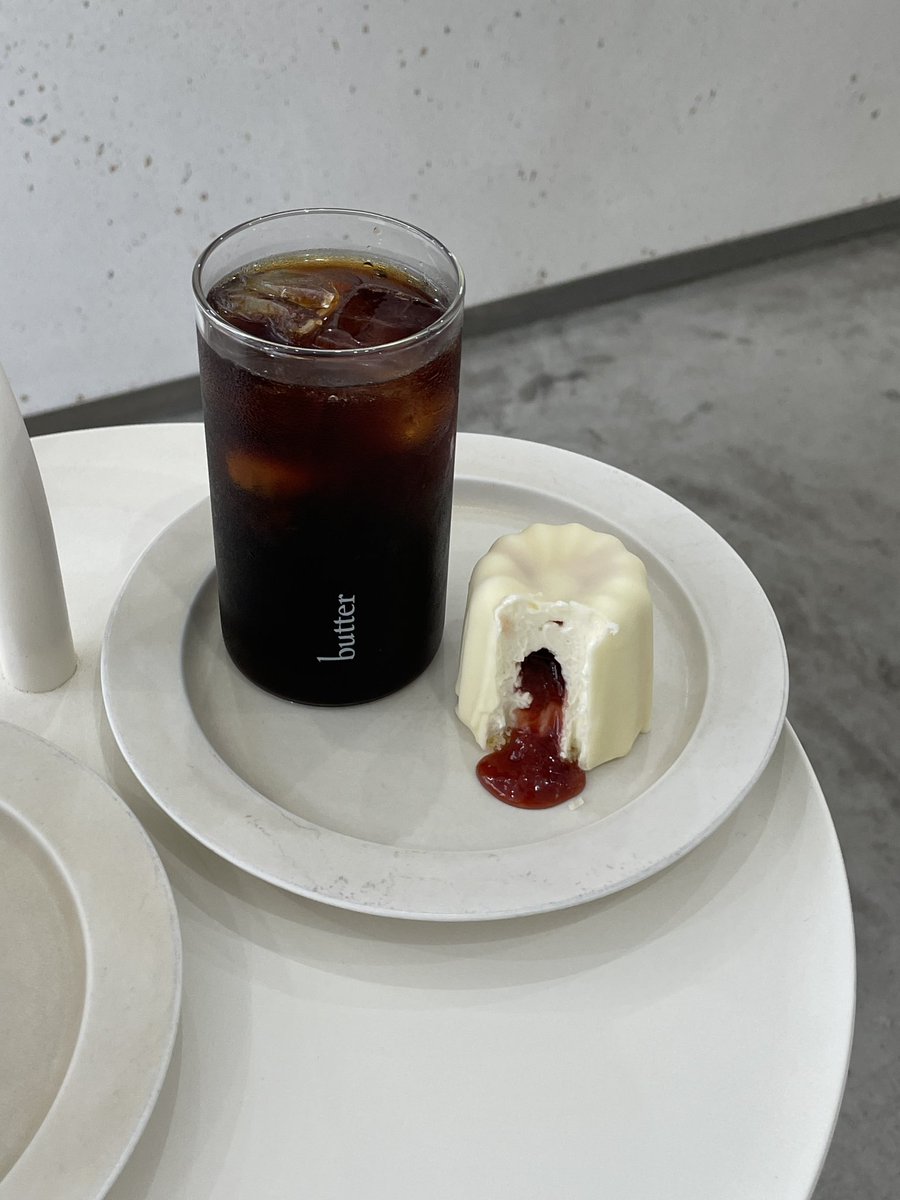 ____mayu21____'s tweet photo. JR中野駅から歩いて10分ぐらいのところにある「butter coffee stand」期間限定で出てるブランっていうお菓子が美味しかった〜🍓ホワイトチョコといちごソースでショートケーキ食べてるみたいでした！
行く途中に桜も咲いているのでおすすめです😉🌸 https://t.co/qnorEzfVCr