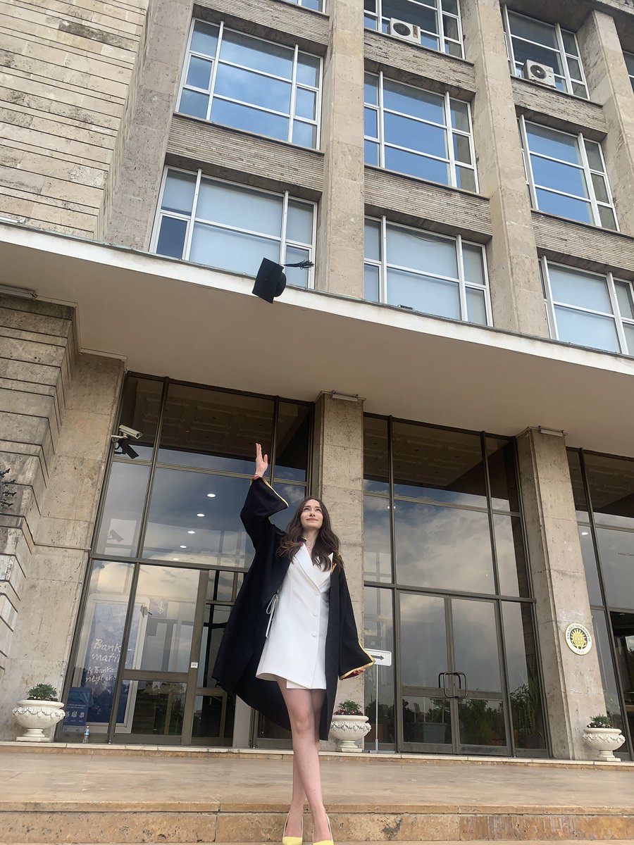 drbusragcl's tweet photo. Time’da Ankara Tıp övmesinden eksik kalamazdım. Öyle bir okul ki, Mecburideyken Ankara Tıp gercekten iyi bir hekim yetiştiriyor bunu anladım. Taş binasıyla(Hogwarts), morfosu, fierosuyla, alt bahçesiyle, modülleriyle İyiki Ankara Tıp ❤️ https://t.co/FGpmyv5V2a