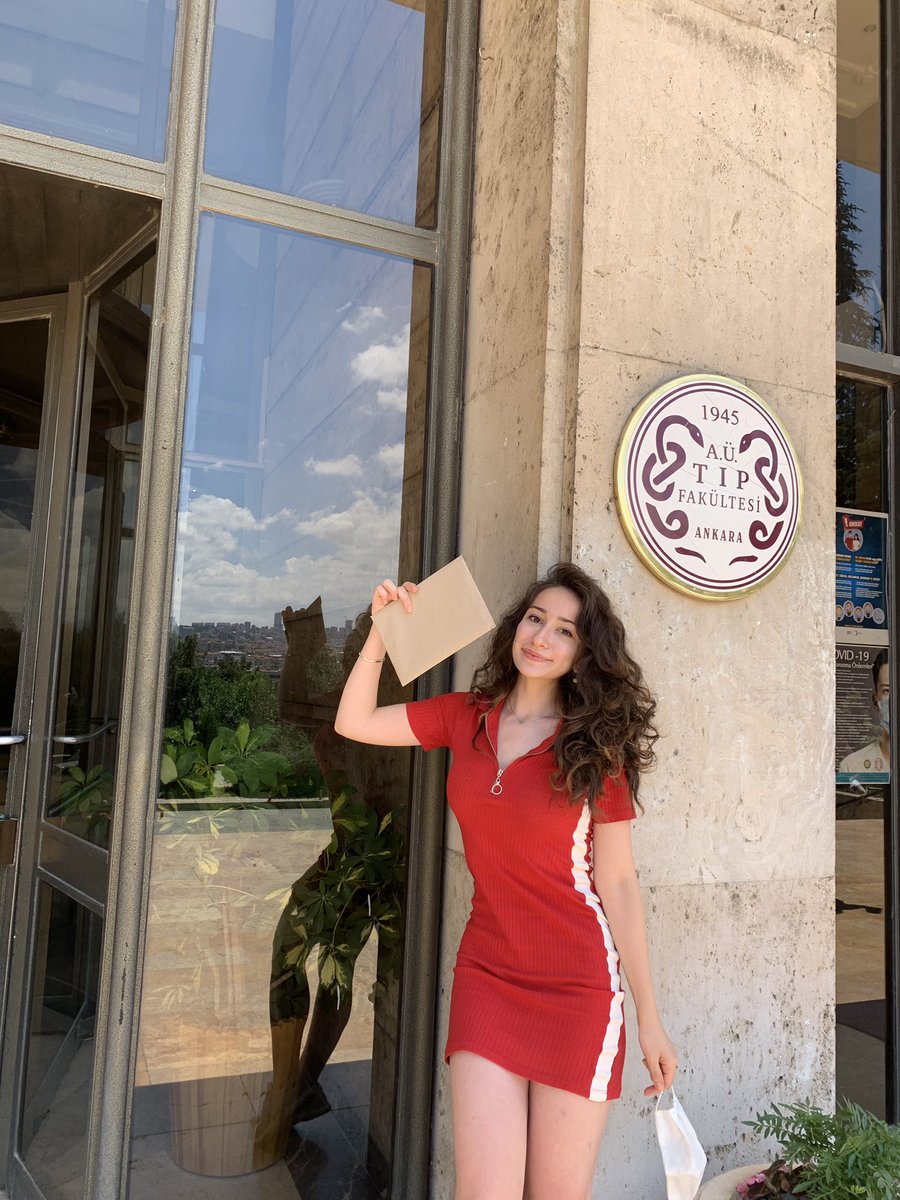 drbusragcl's tweet photo. Time’da Ankara Tıp övmesinden eksik kalamazdım. Öyle bir okul ki, Mecburideyken Ankara Tıp gercekten iyi bir hekim yetiştiriyor bunu anladım. Taş binasıyla(Hogwarts), morfosu, fierosuyla, alt bahçesiyle, modülleriyle İyiki Ankara Tıp ❤️ https://t.co/FGpmyv5V2a