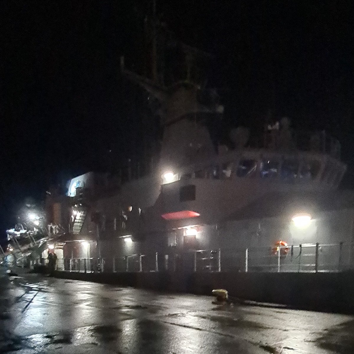 The L.É. William Butler Yeats 🇮🇪 alongside in Dún Laoghaire Harbour last night, having returned from The Hague 🇳🇱

I have called for a permanent base for the @naval_service in #DúnLaoghaireHarbour for coastal patrols in the Irish Sea.

#WBYeats #P63 #dunlaoghaire #bród