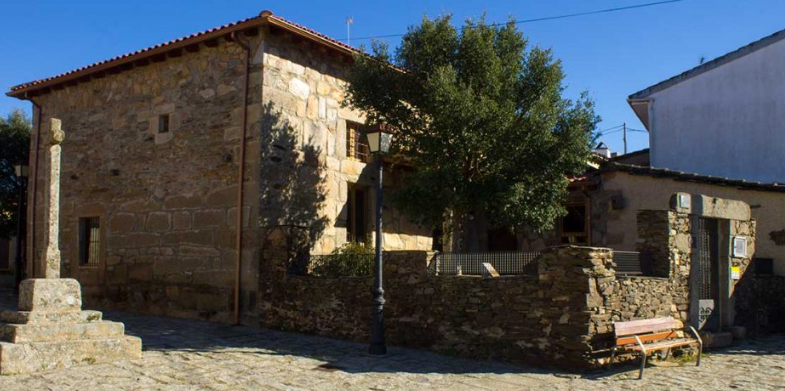 Jennydelolmo99's tweet photo. Además cuenta con un centro de interpretación que ayuda a comprender la importancia del alcornocal y no solo eso... es muy importante conocer que por ahí pasa el Camino de Santiago https://t.co/mbAcFRMD7M