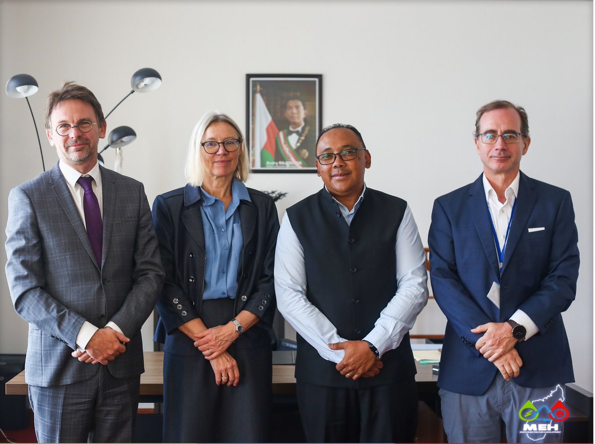 UE_Madagascar's tweet photo. #Volobe et #Sahofika, #PRIRTEM 1⃣ et 2⃣, #JIRAMA et électrification rurale ⚡️ au menu des discussions lors de la visite de courtoisie rendue par notre Ambassadrice 🇪🇺 à M. Solo Andriamanampisoa, Ministre de l’Énergie et des Hydrocarbures 🇲🇬 https://t.co/iD6HADXc5i