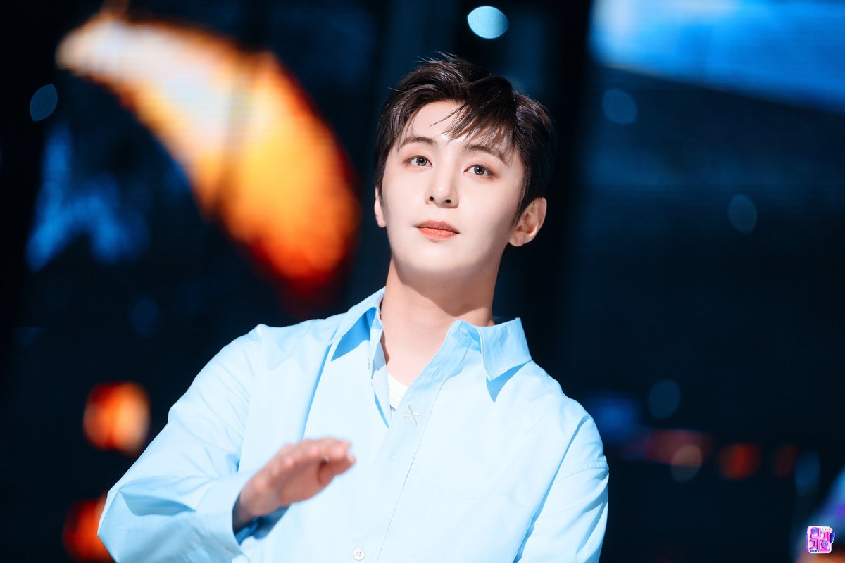GNCD_Thailand17's tweet photo. 📸230319 Inkigayo #photoStage
เราอยู่บนสวรรค์หรือเปล่านะ..🎧❔
รู้สึกว่าได้ยินเสียงของเทวดา•••
เขาเป็นกระต่าย🐰ที่แสนพิเศษเลย🐰ไม่ใช่หรือครับ🥺🫶🏻
🔗 https://t.co/Tx5DnS29pe
#인기가요 #inkigayo #와이 #Y #바람이라면 #골든차일드 #GoldenChild @GoldenChild https://t.co/5lfU4stXiD