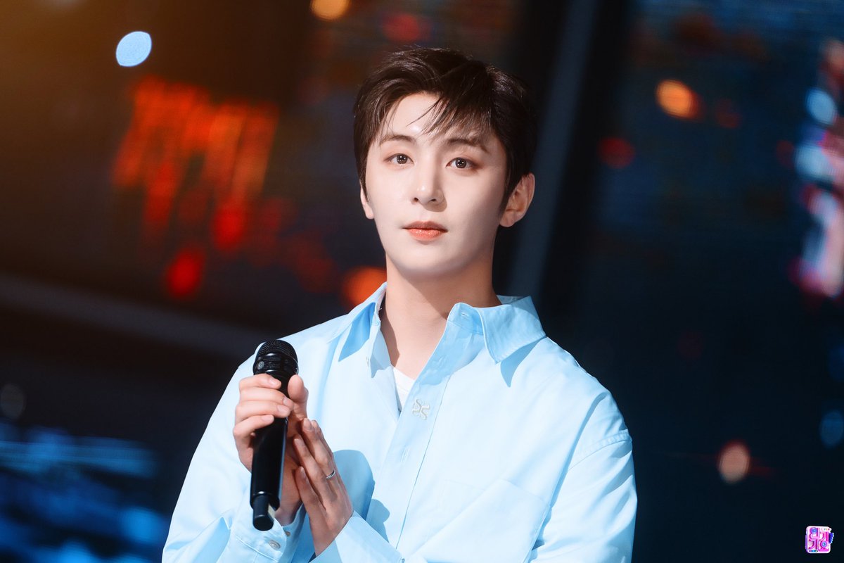 GNCD_Thailand17's tweet photo. 📸230319 Inkigayo #photoStage
เราอยู่บนสวรรค์หรือเปล่านะ..🎧❔
รู้สึกว่าได้ยินเสียงของเทวดา•••
เขาเป็นกระต่าย🐰ที่แสนพิเศษเลย🐰ไม่ใช่หรือครับ🥺🫶🏻
🔗 https://t.co/Tx5DnS29pe
#인기가요 #inkigayo #와이 #Y #바람이라면 #골든차일드 #GoldenChild @GoldenChild https://t.co/XrNXunt0Il