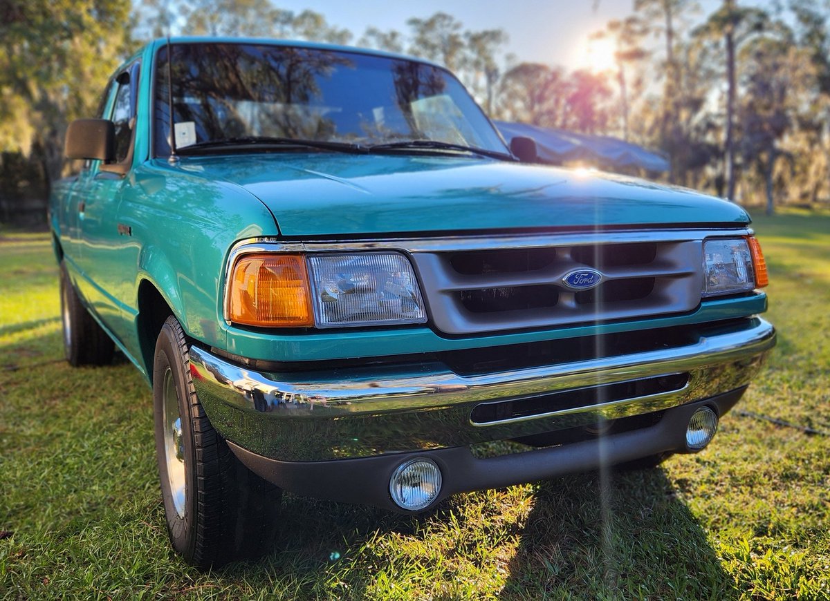 bubbaeugene's tweet photo. @AirspeedParker I can't see spending $20k+ on a 30 year old truck, even though I would like to. I have this as the next best option though! https://t.co/PjNlClMagh