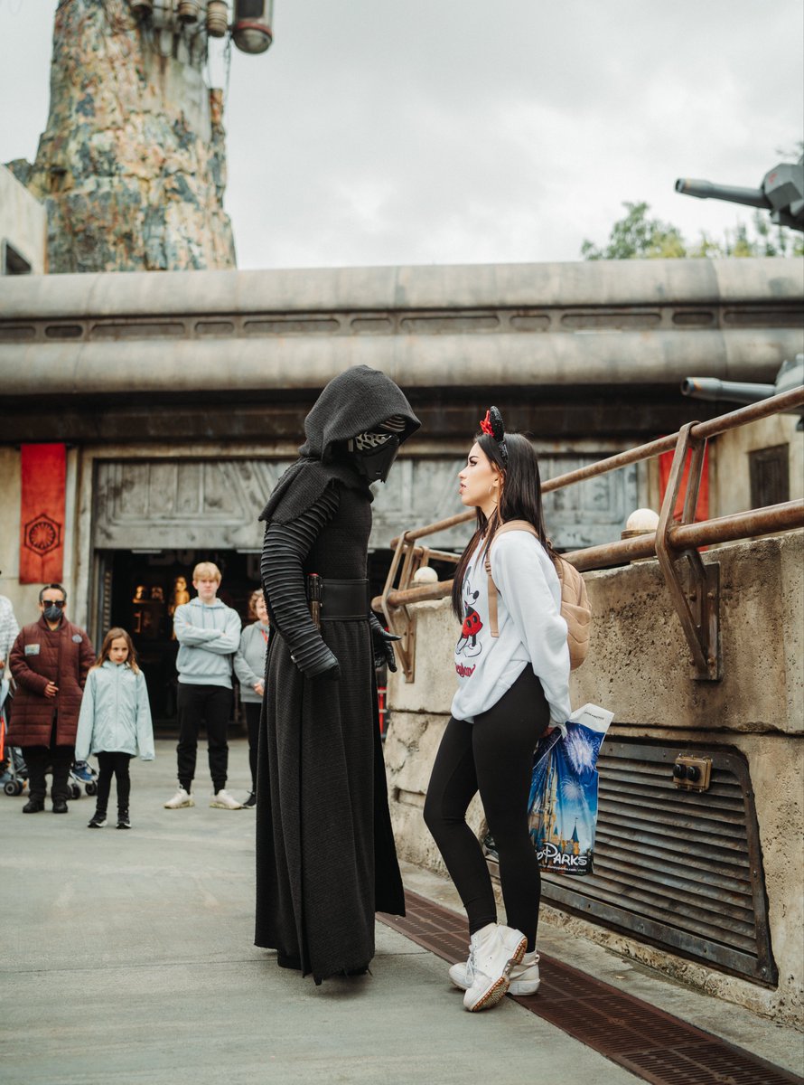 carly king (@bigdaddyankee) on Twitter photo they had to drag me out of the park after this (📷: <a href="/BenjaminFarren/">Benjamin Farren</a>)
#starwars #galaxysedge #kyloren they had to drag me out of the park after this (📷: <a href="/BenjaminFarren/">Benjamin Farren</a>)
#starwars #galaxysedge #kyloren