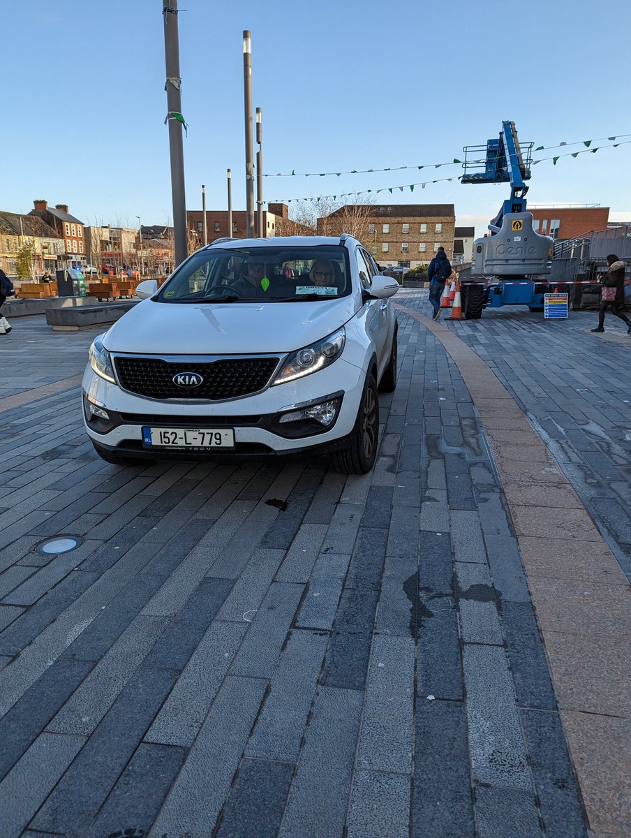 You Park Like A Gowl #YPLAG tweet media