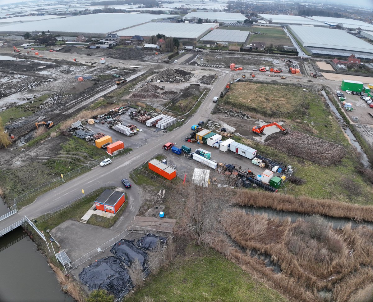 In het langlopende project Waelpolder in ’s Gravenzande zijn we met veel verschillende werkzaamheden bezig voor <a href="/ONWbv/">Het Nieuwe Westland</a>. 

Het gebied heeft al een grote metamorfose ondergaan en zal de komende weken nog verder veranderen. De eerste huizen worden al gebouwd.