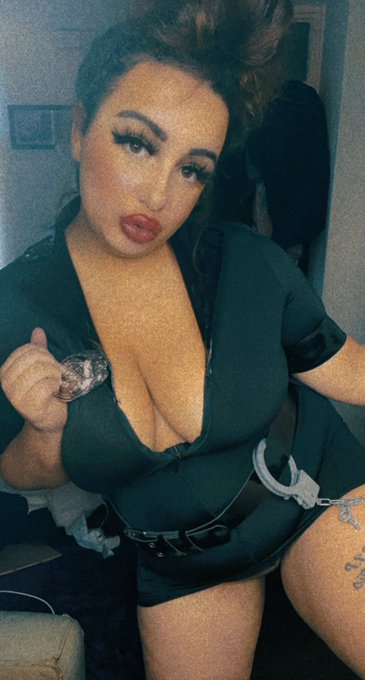 Would you have sexting session with me? https://t.co/SFIFEQ3TQR<a href="/tag/findom"class="tags"><span>#findom</span></a><a href="/tag/findomgoddess"class="tags"><span>#findomgoddess</span></a>