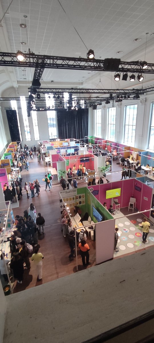 EtnPeter's tweet photo. Last week our #PETER ESR13 Vasso Gkatsi affiliated at the University of Twente together with Daria Nemashkalo were in the #ScienceIsWonderful #science fair in Brussels showing to primary and secondary pupils what their #research is all about! Their booth was highly visited! https://t.co/v2pNCRn4S2