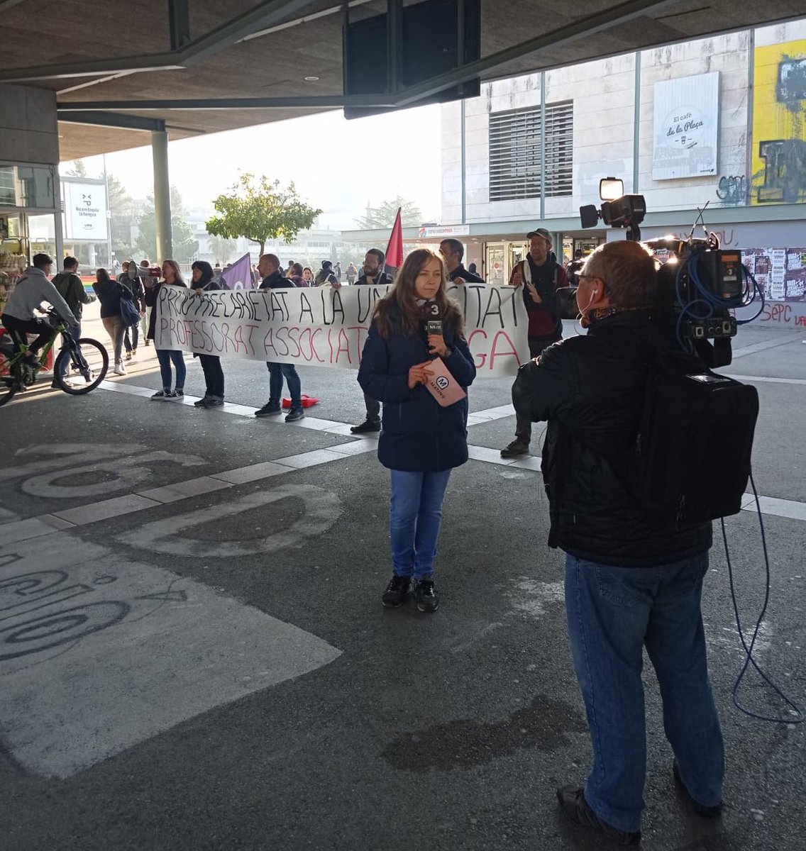Avui vaga a les universitats per les condicions precàries del professorat 

Ahir mobilització contra els assetjaments sexuals, avui reivindiquem dignitat laboral.  <a href="/UABBarcelona/">Universitat Autònoma de Barcelona</a> ens mereixem un millor tracte a alumnat i personal! 
#vagaUniversitat22M
