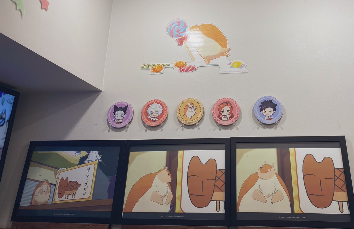 そんなこんなで後半の方で食べてきた!メニューがにっぴきだったからぁ🥰ヅォンのちったいメロンパンはヒンヤリしてて美味しかった!あとガチャポンのめびが欲しくてその辺歩き回ったけど1台だけやっと見つけて更にラス1だったんだけど、まぁめびじゃないよね…😭