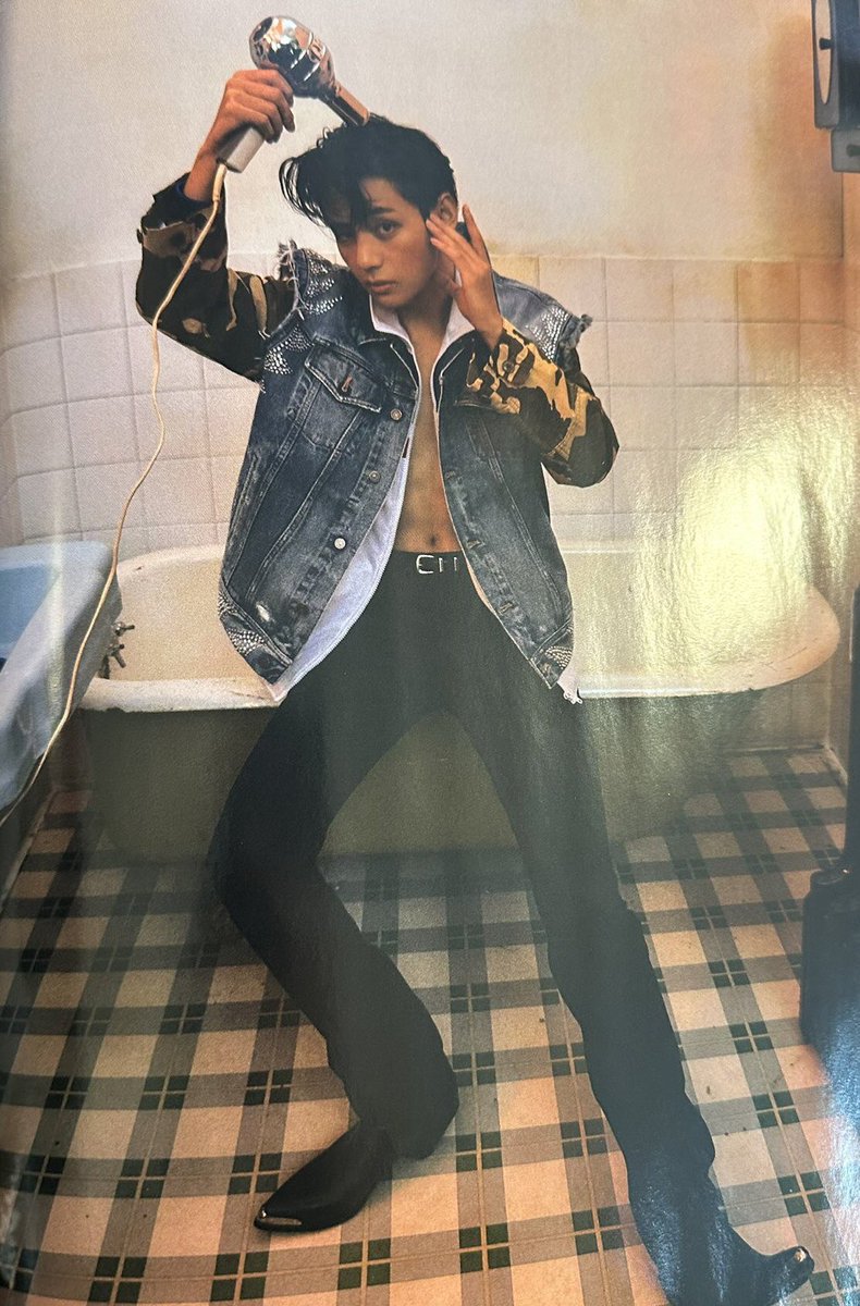 OT7_BIAS_'s tweet photo. I can't breathe "Kim Taehyung"😭🔥
#KimTaehyung https://t.co/riUJQdQDQd