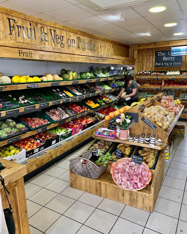 TheQuarry10's tweet photo. Shop local, eat local, spend local, enjoy local! The Quarry fruit &amp; veg is purchased from The Green Berry, Horbury. #shoplocal #greengrocer #restaurant #quality #supportingsmallbusinesses #eatwell #supportlocal #horbury #westyorkshire #proudtosupportlocal https://t.co/bH2bl33g1U