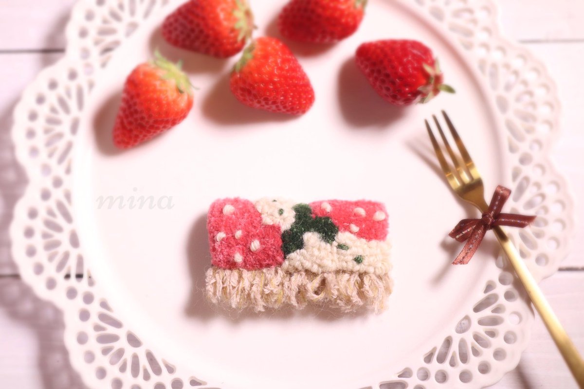 mi_na_sweets's tweet photo. 🍓いちごみたいなバレッタ🍓
できました🤲🏻🍽
#punchneedle #needlepunch https://t.co/j54HjXzA8S