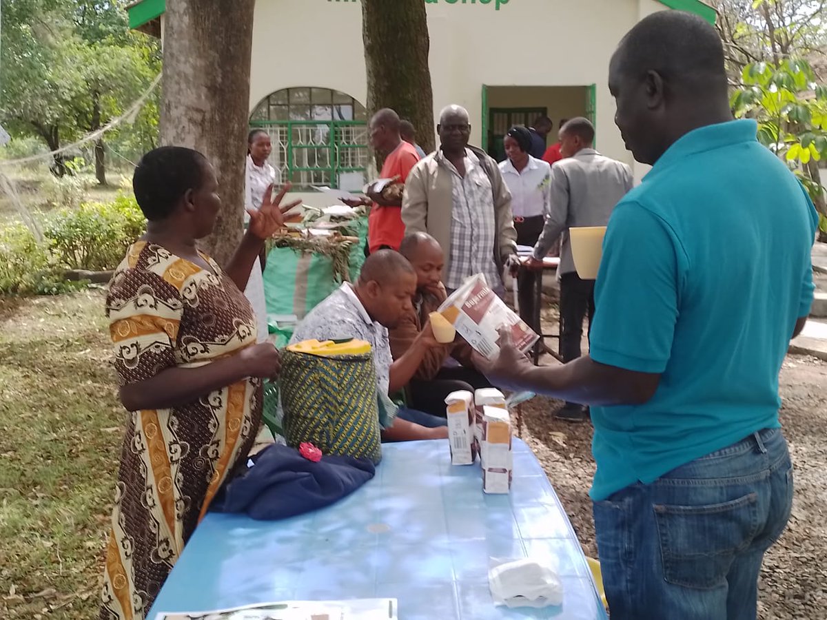 kalromkulima's tweet photo. Happening Today at KALRO HRC Kibos, farmers learning and buying seed. Entry is Free! 21st-22nd March 2023.
#OpenWeekExhibition.
#KALRO@10. https://t.co/KplBToB6MS