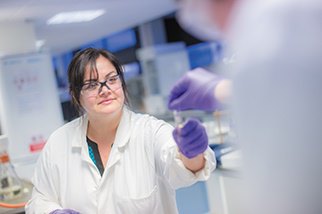 In 2020, two billion people lived without safely managed drinking water. 

This #WorldWaterDay take a look at the interdisciplinary research making an impact from <a href="/UniofNottingham/">Uni of Nottingham #WeAreUoN</a> Water Works led by Professor <a href="/ruegomes/">Rachel Louise Gomes MBE</a>. 

Discover more ➡️ bit.ly/3yFrmSM
#WeAreUoN #UNSDG