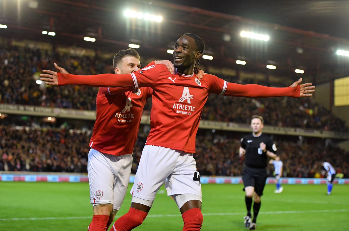 BFCStretch's tweet photo. What a brilliant night at Oakwell 🙏📸😃
@BarnsleyFC #barnsleyfc 🔴⚪️ https://t.co/q5KBZEiSIm