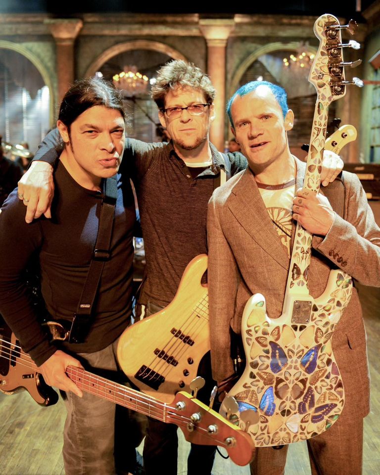 BassLifePodcast's tweet photo. Is he a new Metallica bass player?

#Flea #Metallica #bassist #bass #bassplayer https://t.co/KGUZjsgimM