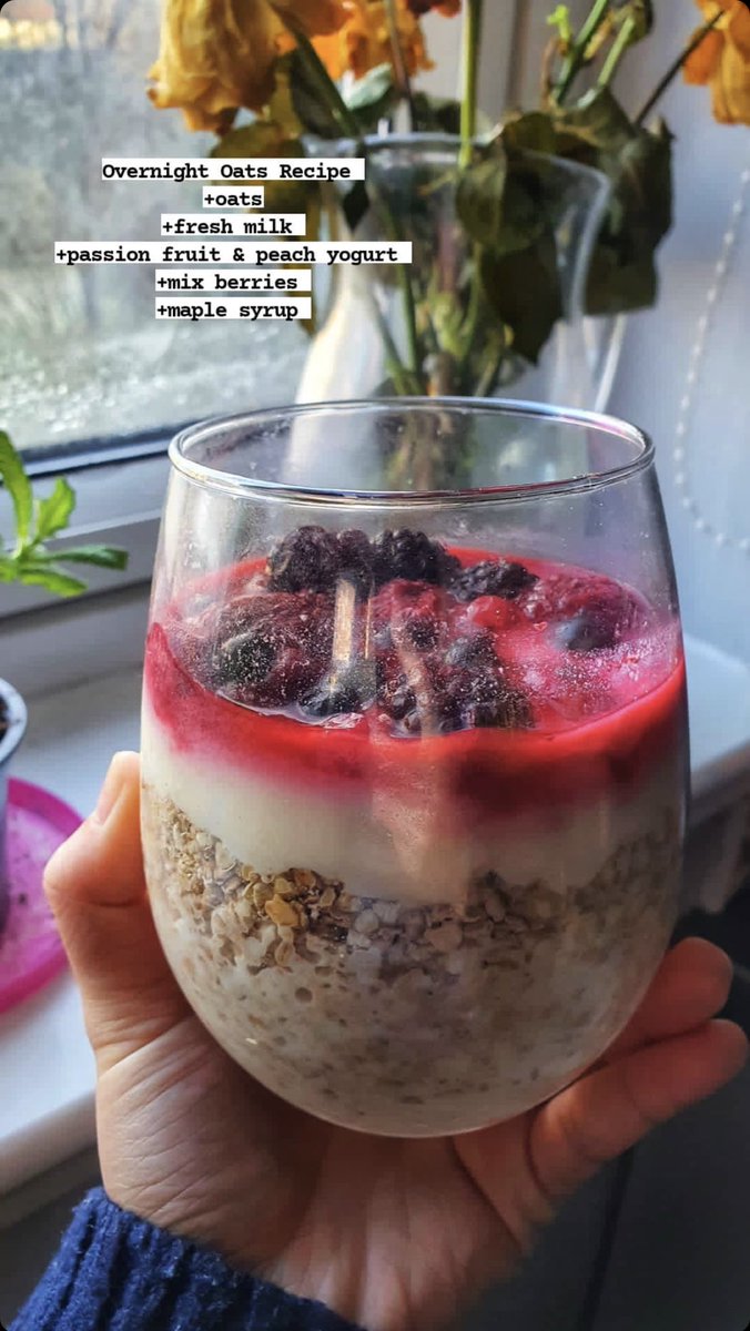 ezzahnor's tweet photo. Kalau nak sahur kenyang lama &amp; badan tak lembik, please makan overnight oats!

I dah amalkan since 2019.

Masa pregnant &amp; menyusu semua i makan overnight oats.

Meh i share resepi nak buat overnight sedap: https://t.co/KviA30EDNL