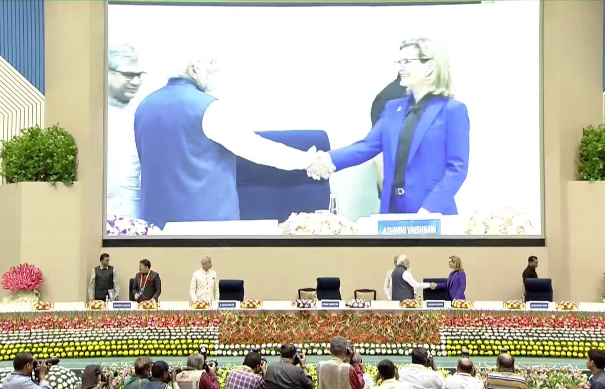 ITUSecGen's tweet photo. ITU’s presence in the region will help: 
🌟 introduce advanced tech 
🌟 improve capacity development 
🌟 foster entrepreneurship + partnerships, and 
🌟 respond to needs on the ground. 

It will get @ITU closer to our members in Asia &amp; Pacific – so we can serve them better https://t.co/sh7963Qd5u