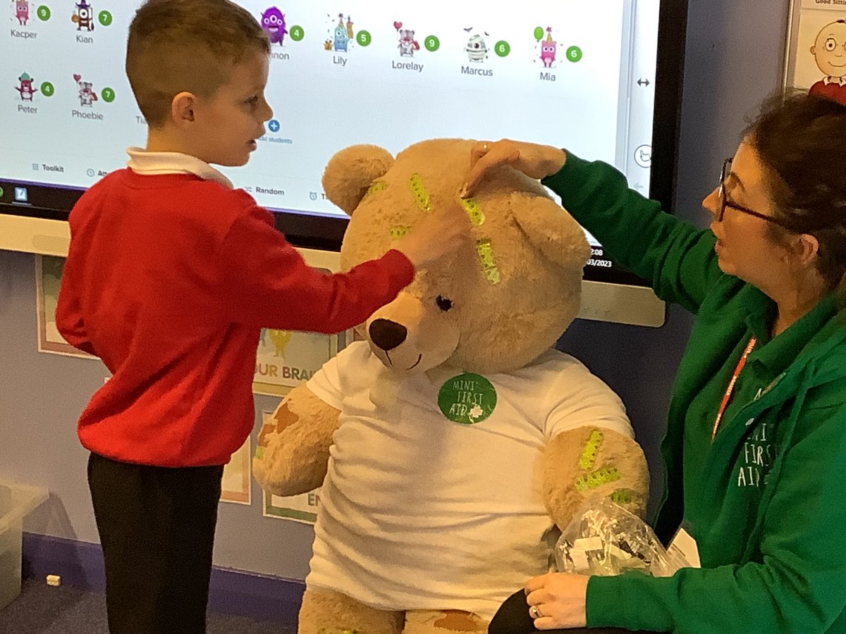 We’ve explored plasters in First Aid this morning. We know about keeping part of the plaster sterile and shouting for ‘HELP’ if someone is hurt. #FIRSTAIDSUPERSTARS  #Y1-2