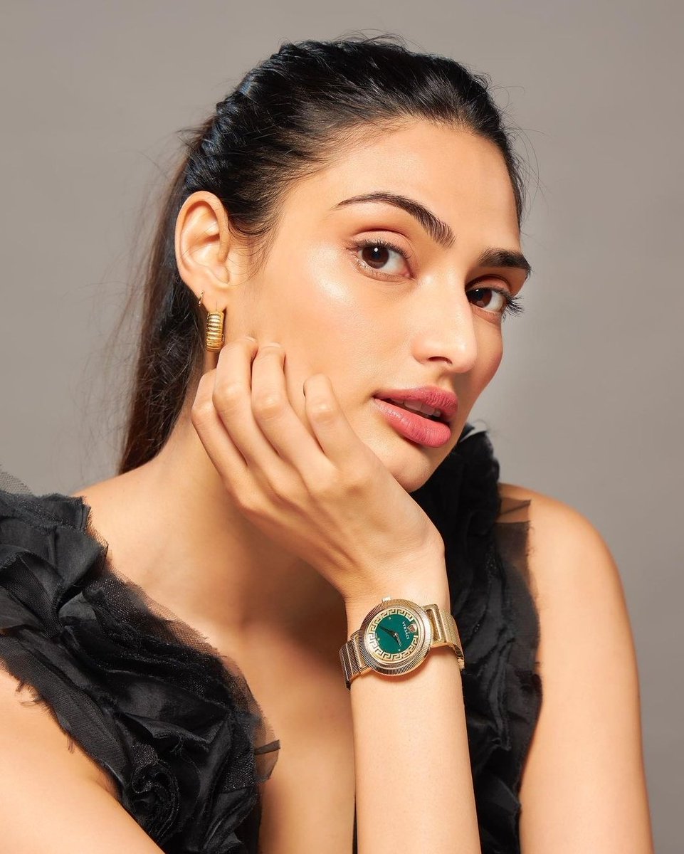 AdultHuman9's tweet photo. #AthiyaShetty https://t.co/hQKvoC7oCj