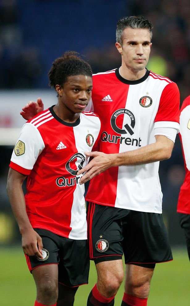 Robin Van Persie on Malacia 🗣

"He is now playing on the highest level and competing against the best. He’s not only giving youngsters here hope, he’s giving youngsters in Holland hope, like okay, if you play well, there is a possibility that you can go really far, so that you