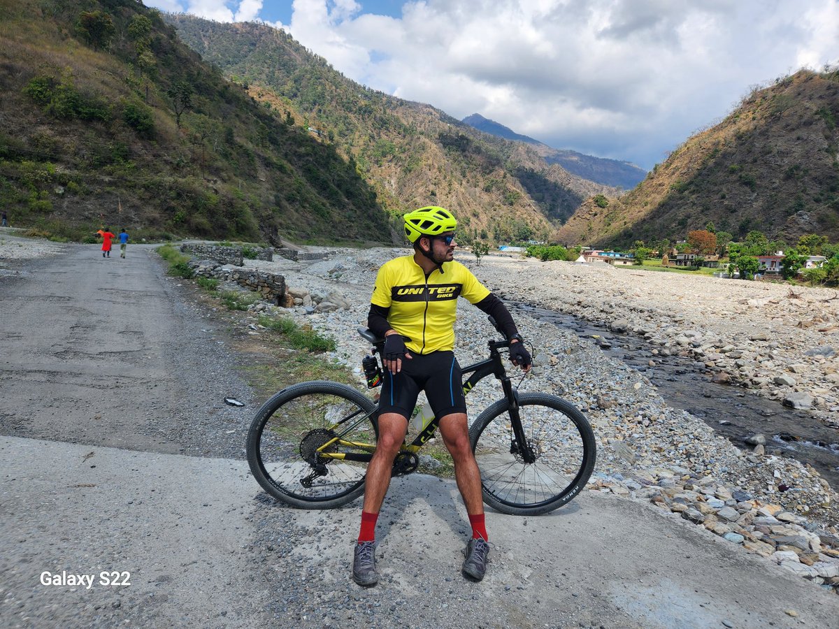 VMandwal's tweet photo. Nothing compares to the pleasure of a bike ride.
#HappyNavratri2023 
#reducemycarbonfootprint 
@basava_ias @dd_msydav @REAPUttarakhand https://t.co/UM3Jb0IoC0