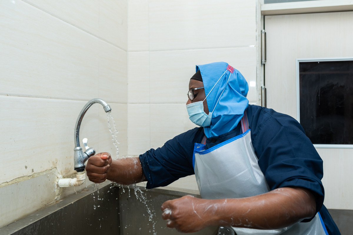 OMS_Afrique's tweet photo. L’accès à l'eau, à l'assainissement et à l'hygiène dans les établissements de santé est essentiel pour :
✔️améliorer la prévention et le contrôle des infections
✔️réduire les infections nosocomiales et l’utilisation des antibiotiques
✔️accoucher en sécurité
#JournéeMondialeDeLEau https://t.co/yfcHvH55yj