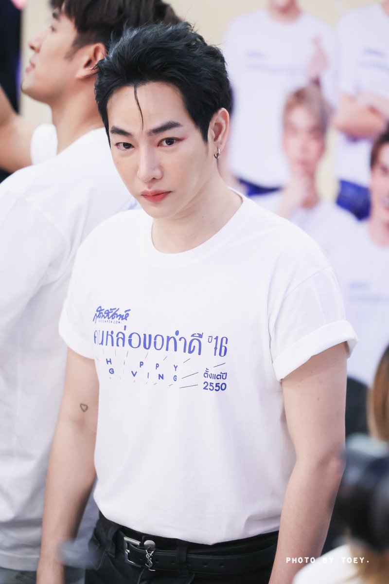lekoyoyo's tweet photo. ยังกลับมาหวีดต่อ คุณพี่หล่อไม่พัก ทำให้นุชรักไม่ยอมเปลี่ยนแปลงเลยนะคะ หล่อเกินปายแล้ว😍 #เป๊กผลิตโชค   
#PeckPaLitChoke https://t.co/70pGGC7p5e
