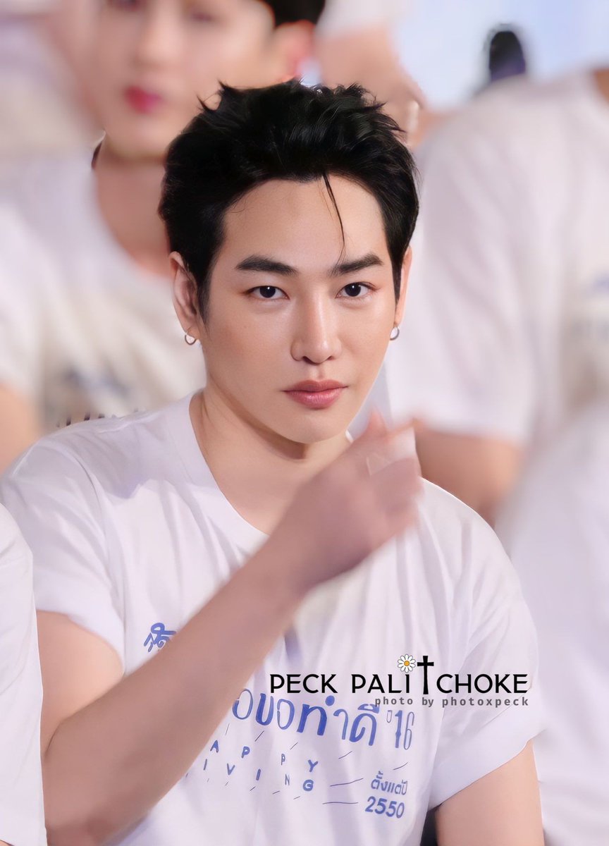 lekoyoyo's tweet photo. ยังกลับมาหวีดต่อ คุณพี่หล่อไม่พัก ทำให้นุชรักไม่ยอมเปลี่ยนแปลงเลยนะคะ หล่อเกินปายแล้ว😍 #เป๊กผลิตโชค   
#PeckPaLitChoke https://t.co/70pGGC7p5e