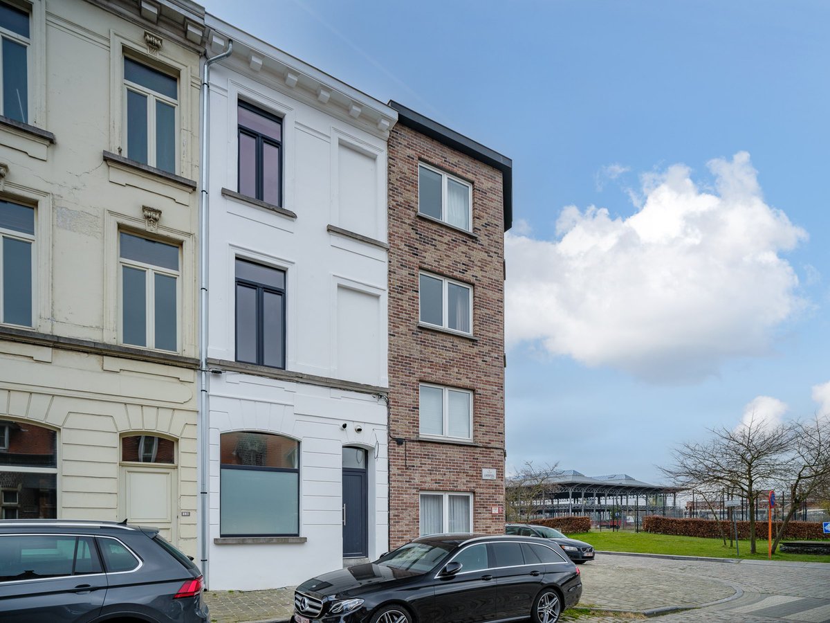 IMMO_CVH's tweet photo. Binnenkort in ons aanbod 🤩
TE KOOP - Instapklare woning in leuke buurt

Benieuwd? Contacteer nu reeds ons kantoor voor meer informatie: info@immo-cvh.be 

#ImmoCVH #Gent #Voorhavenpark #Immo #Vastgoed #House #ForSale #NewHome #RealEstate #HouseHunting #Realtor #Immobiliën https://t.co/UxSOExpgnL