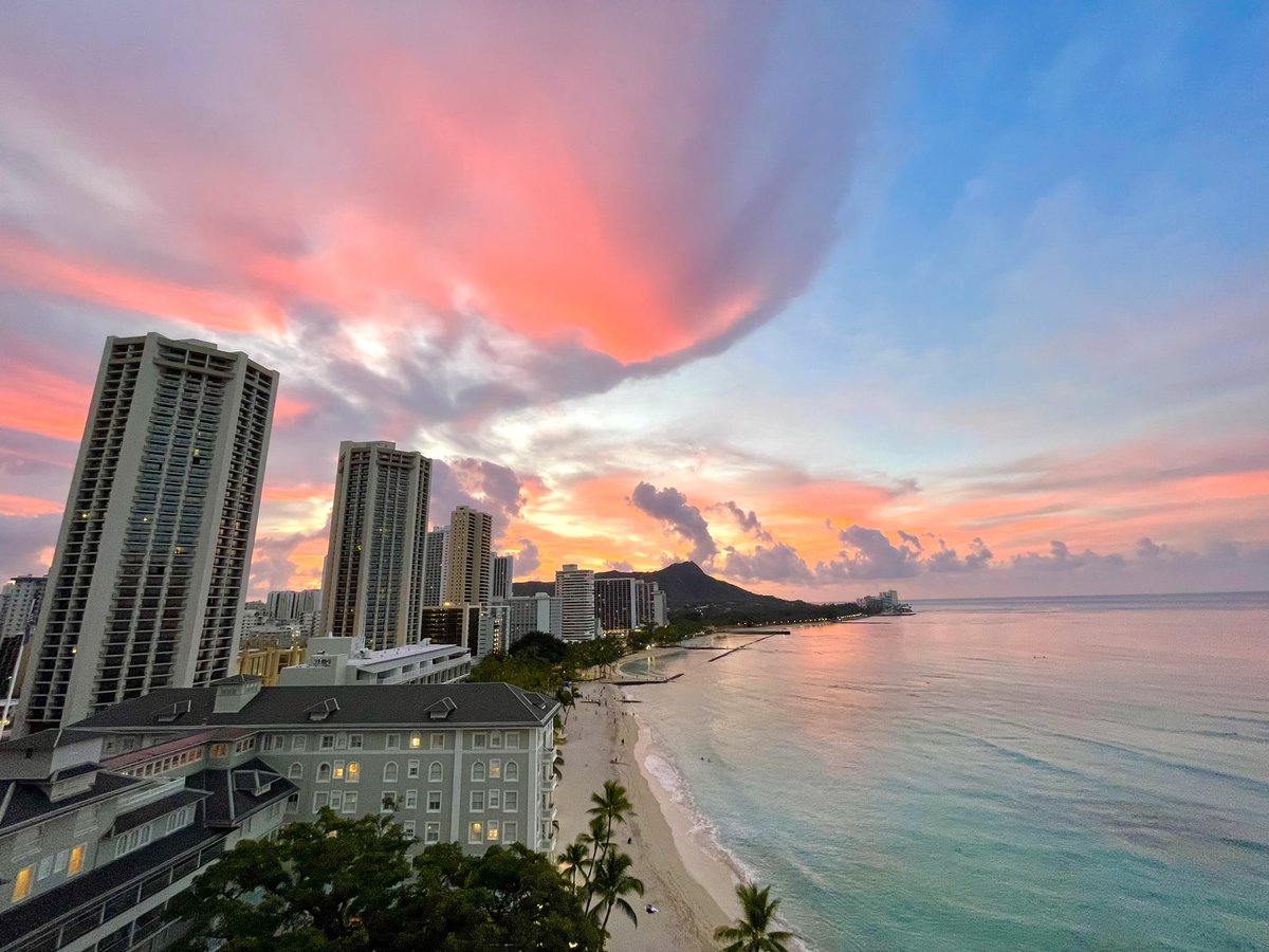 Sunrise  <a href="/MoanaSurfrider/">Moana Surfrider</a> #Waikiki