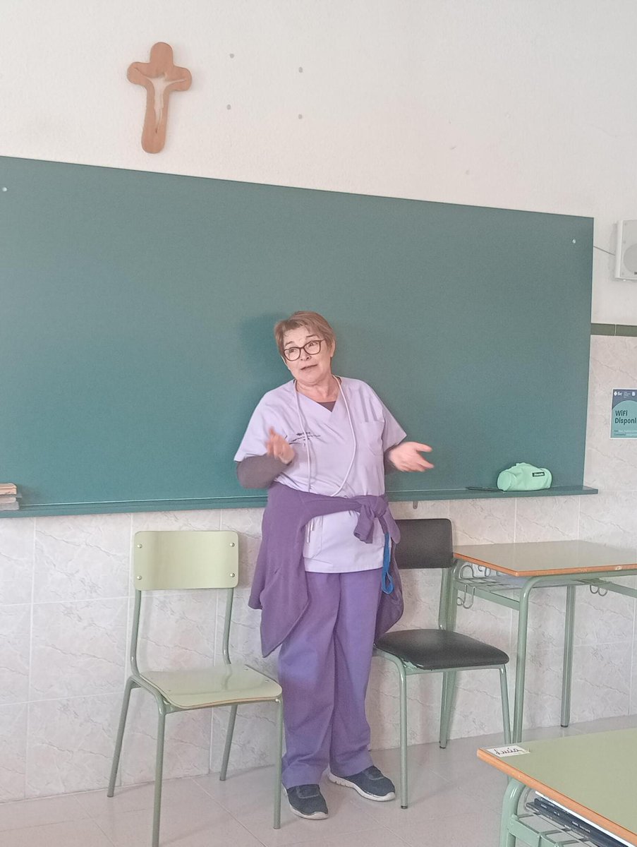 fecsjvmu's tweet image. Nuestra compañera Emilia dio una lección de vida y experiencia a nuestros alumnos de 3º del programa de diversificación. Toda una vida dedicada al cole #megustamicole #somosFEC